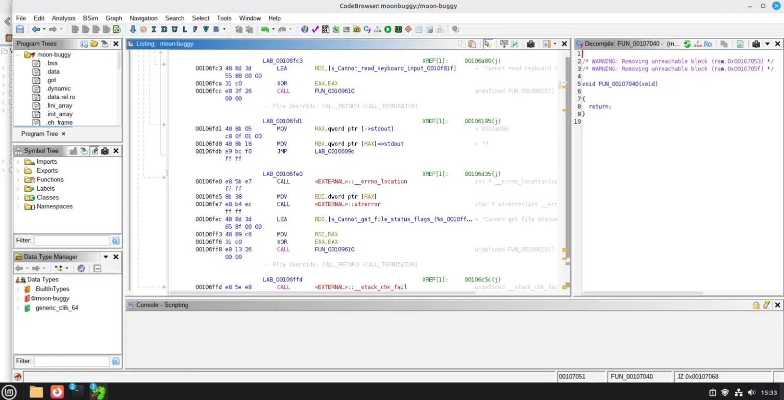 Interface CodeBrowser de Ghidra avec le désassemblage et la décompilation du binaire moon-buggy